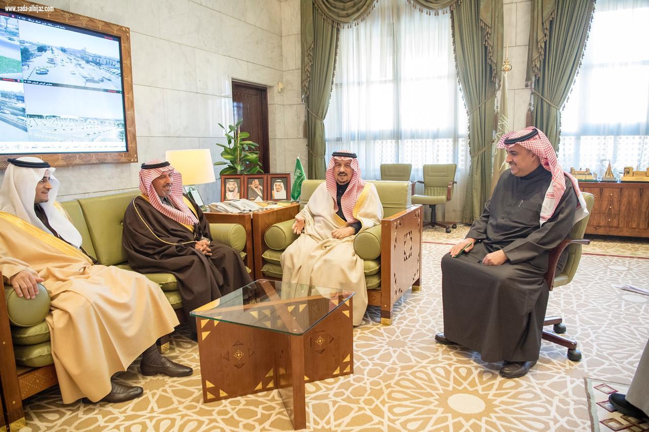 سمو أمير ⁧‫الرياض‬⁩ يبحث مع نائب وزير النقل الحلول لمعوقات المشروعات لإنجازها ويجتمع مع مجلس ادارة جمعية البر 